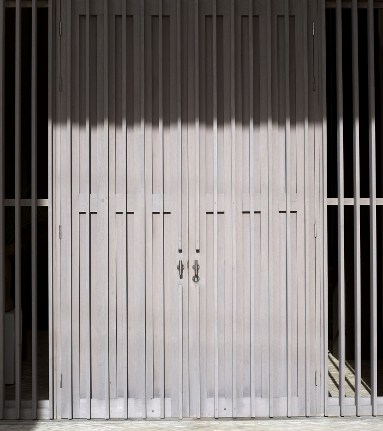 Maniglia della porta anteriore in acciaio inox satinato