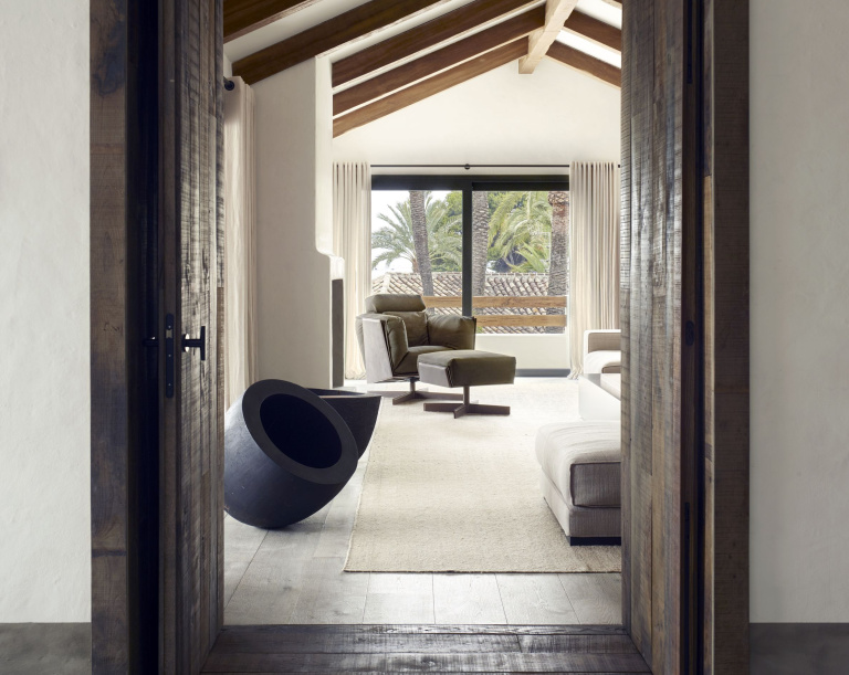 Layered Interior Design – Depth and Personality in 2025