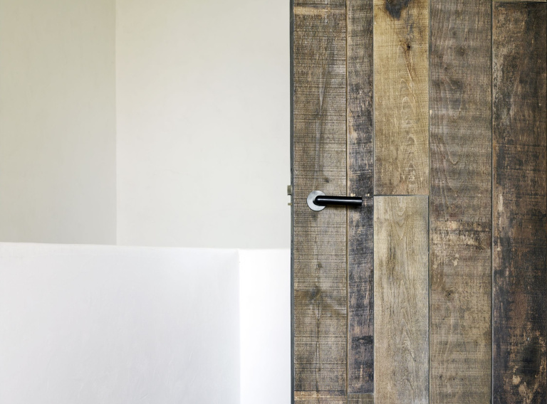 Biophilic Design – Natural Materials and Earthy Tones